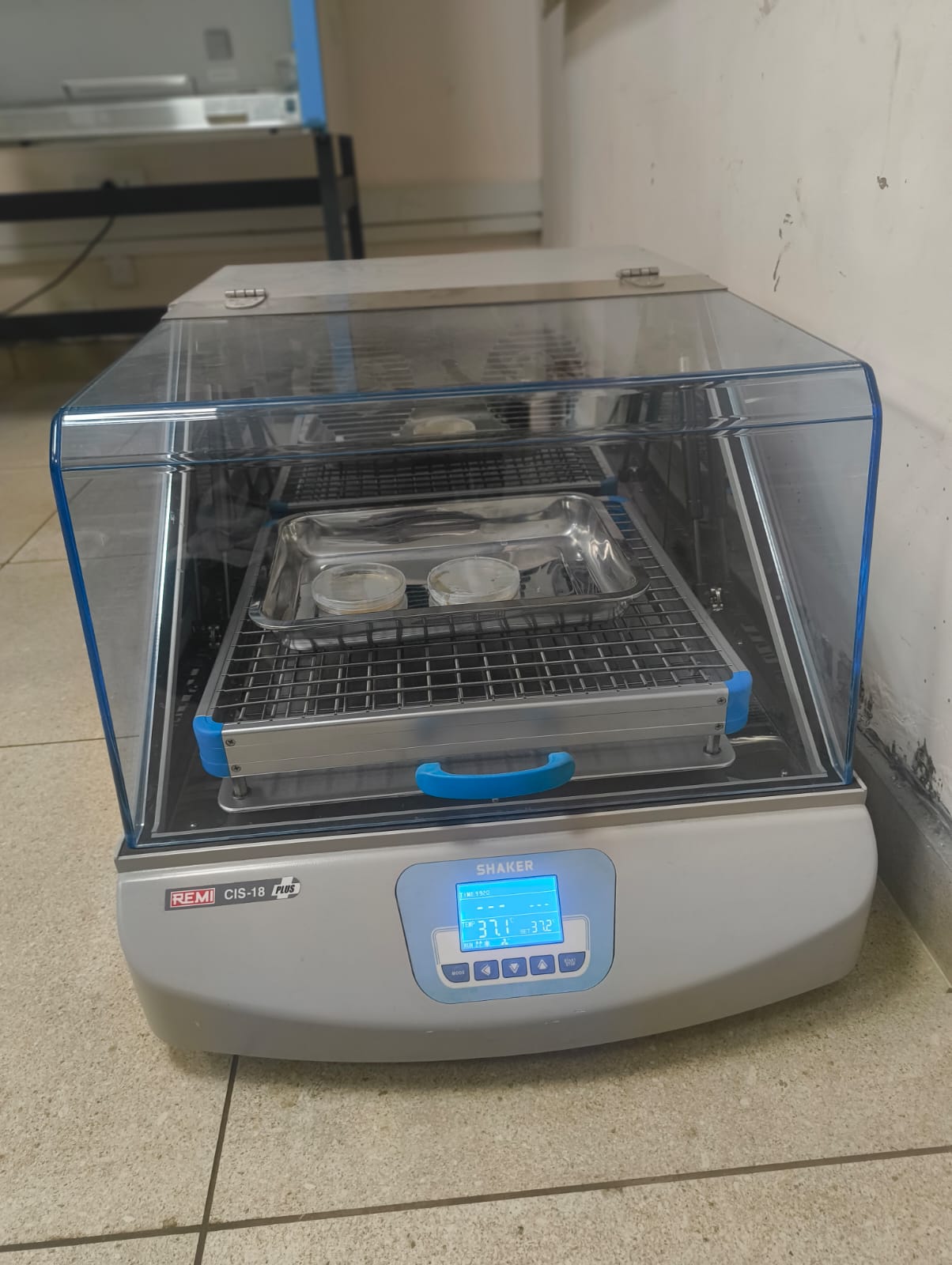 Remi CIS-18 Plus Bench Top Orbital Shaking Incubator